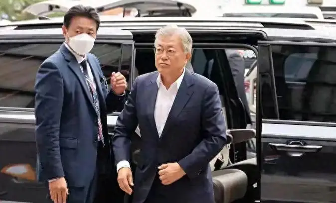 尹锡悦“最后一搏”？李在明被判无罪，文在寅却因涉嫌受贿被传唤